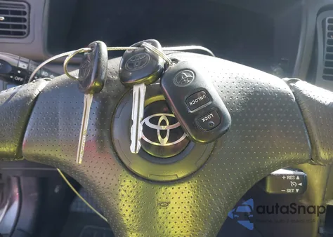 2005 Toyota Corolla Xrs z USA, uszkodzony, nr VIN 2T1BY30E35C320120